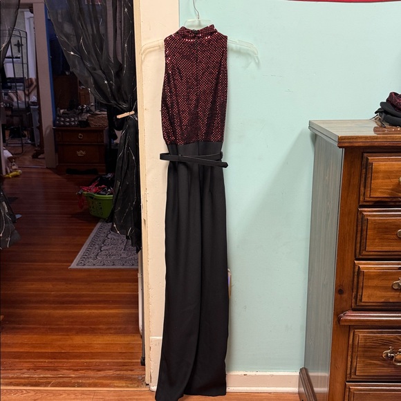 Elegant Black Jumpsuit with Red Patterned Jacket - Picture 3 of 8